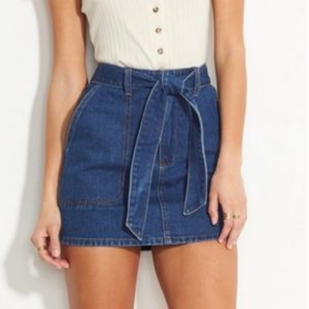 ✨ Denim Mini Skirt with Pockets (Belt not included)